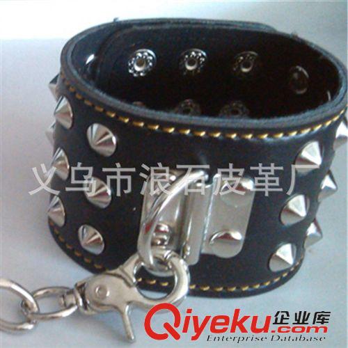 情趣手拷腳銬 成人用品女用夫妻情趣另類玩具手銬腳銬刑具多釘柳釘捆綁皮革手銬原始圖片2