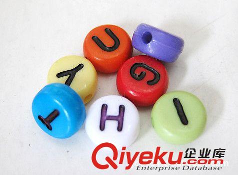 珠類 【DIY散珠】彩色扁圓英文字母珠 7*3.5MM