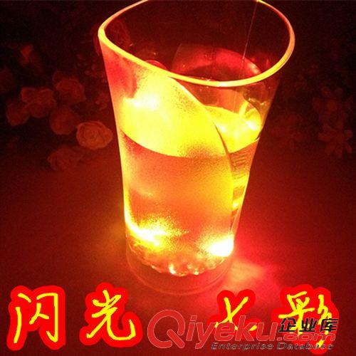 閃光主打系列 小黃人卡通閃光毛毛球 神偷奶爸 發(fā)泄減壓玩具 夜市地攤熱賣玩具