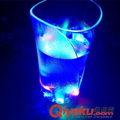 閃光主打系列 水感應花瓶杯 倒水就亮 七彩發光杯LED發光杯透明杯吧KTV酒杯批發原始圖片3