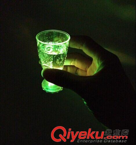 杯子 倒水就亮 感應冷光水杯 七彩發光杯 LED閃光杯 八角杯 新年禮物