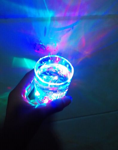 杯子 液體感應(yīng)小花直杯 倒水就亮 創(chuàng)意發(fā)光杯子炫麗七彩水杯國慶節(jié)禮物