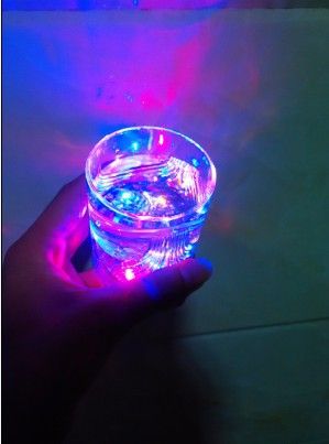 杯子 液體感應(yīng)小花直杯 倒水就亮 創(chuàng)意發(fā)光杯子炫麗七彩水杯國慶節(jié)禮物
