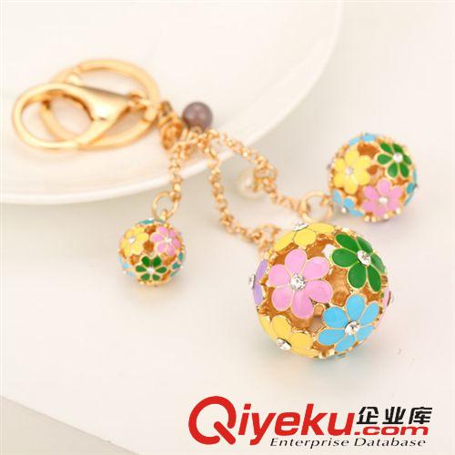 韓潮飾品 AJ38 鑰匙扣  汽車鑰匙掛件  時(shí)尚包包掛件 鏤空七彩花鑰匙扣原始圖片2