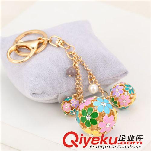 韓潮飾品 AJ38 鑰匙扣  汽車鑰匙掛件  時(shí)尚包包掛件 鏤空七彩花鑰匙扣原始圖片3