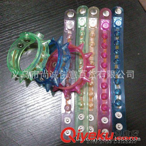 禮品、工藝品 廠家直銷 七彩帶刺閃光手鐲 晚會地攤熱賣 發光手環 閃光手帶原始圖片3