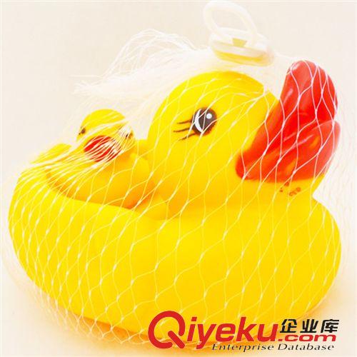 嬰幼兒玩具 一大三小捏捏響寶寶塑膠游泳戲水鴨  嬰幼兒洗澡玩具發聲黃色小鴨原始圖片3