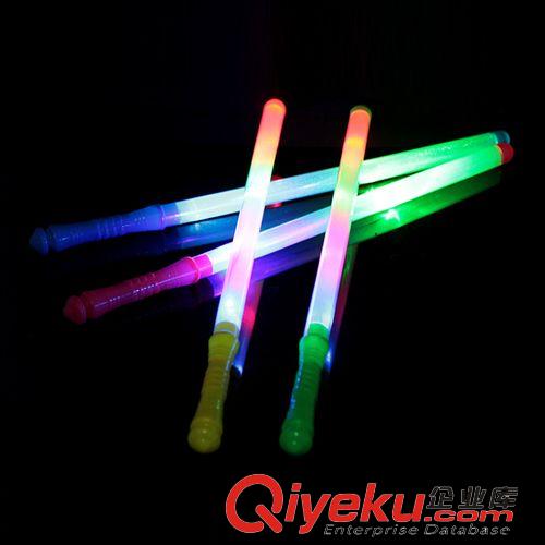 活動氣氛道具 晚會新年用品 酒吧道具演唱會發(fā)光棒閃光棒 電子熒光棒32g原始圖片2