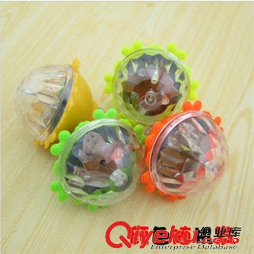 陀螺悠悠 創(chuàng)意六一兒童節(jié)禮品 閃光彈射陀螺 熱賣義烏擺地?cái)偀豳u小玩具批發(fā)