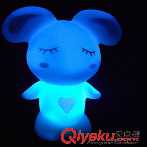 七彩小夜燈 創(chuàng)意七彩開心熊小夜燈 發(fā)光夜市小玩具熱賣 義烏地?cái)傌浽磁l(fā)