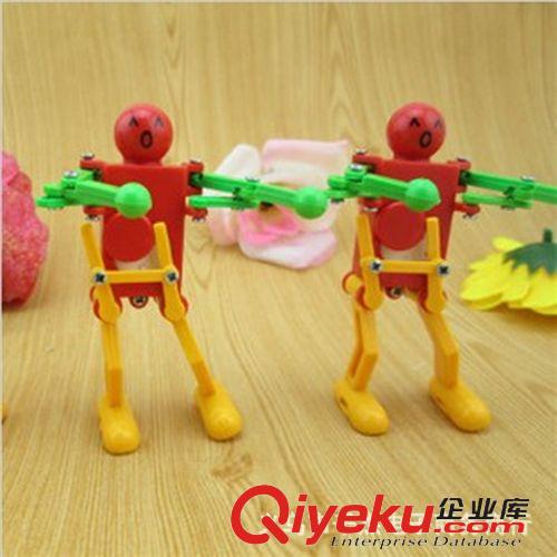 上鏈\發(fā)條玩具 上鏈跳舞扭屁股機(jī)器玩具 發(fā)條機(jī)器人 跳舞機(jī)器人地?cái)偀豳u玩具批發(fā)