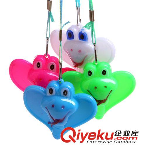 閃光掛件項鏈 愛心蛇閃光掛件 發光掛件飾品 夜市熱賣玩具 義烏小商品貨源批發原始圖片3