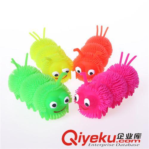 閃光毛毛球 廠家批發(fā)LED七彩發(fā)光可愛毛毛蟲夜市地?cái)偀豳u原始圖片3