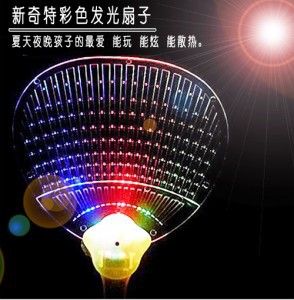 助威道具 地攤貨源批發(fā) 發(fā)光手指燈 手指彩色激光燈 戒指燈 炫彩手指燈散裝