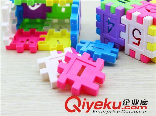 學習用品，日用百貨類 新奇特 {zpy}的卡通積木 16片卡通數字積木益智玩具 學習型積木
