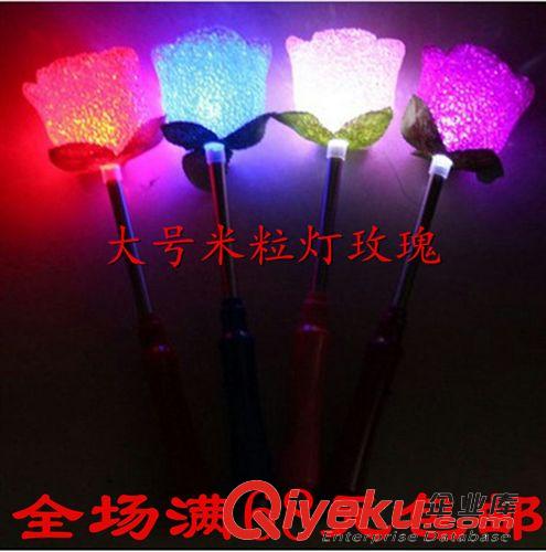 助威道具 發(fā)光軟膠閃光項(xiàng)鏈 卡通發(fā)光吊墜 夜光閃光掛件地?cái)偀豳u玩具包郵