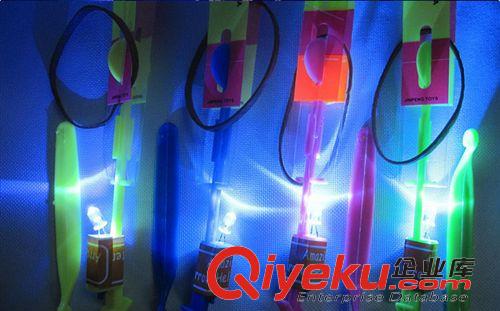 感應(yīng)玩具 藍(lán)燈彈射飛箭發(fā)光飛箭彈射夜市地?cái)偀豳u義烏兒童玩具批發(fā)廠家包郵原始圖片2