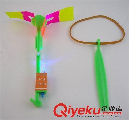 感應(yīng)玩具 藍(lán)燈彈射飛箭發(fā)光飛箭彈射夜市地?cái)偀豳u義烏兒童玩具批發(fā)廠家包郵原始圖片3