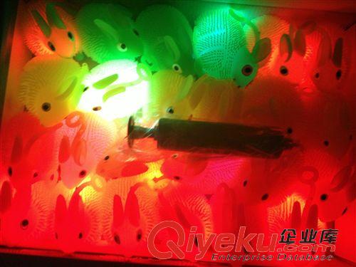 感應玩具 春節(jié)熱賣發(fā)光兒童玩具批發(fā)毛毛球閃光兔子廠家直銷地攤貨源包郵