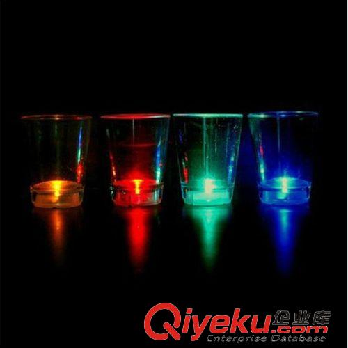 杯子 酒吧KTV必備創(chuàng)意LED七彩閃光一口夜光杯批發(fā)地攤套圈爆款廠家包郵原始圖片2