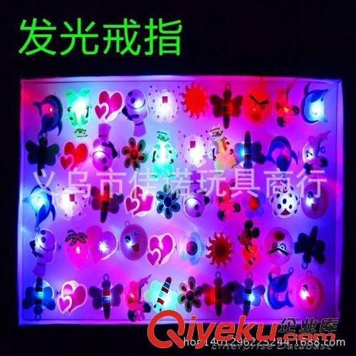 地攤閃光玩具 閃光軟膠戒指 發(fā)光戒指 發(fā)光手指燈 閃光手指燈 閃光玩具地攤批發(fā)原始圖片2