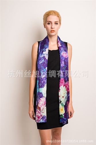精品圍巾 現(xiàn)貨供應(yīng)19mm素縐緞數(shù)碼噴繪真絲圍巾 55cm寬單層絲巾  廠家直銷原始圖片2