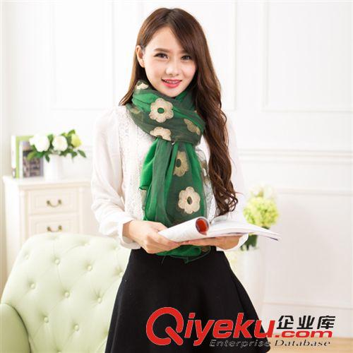 2014年女款絲巾 義烏春秋季歐美真絲小馬圍巾女款渡假沙灘女新款圍脖外貿(mào)攤貨批發(fā)
