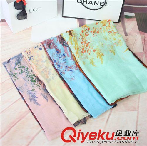 8月3號(hào)新品 B224  2014新款韓國(guó)棉麻女加長(zhǎng)圍巾女涂鴉油墨風(fēng)格巴厘紗圍巾批發(fā)原始圖片3