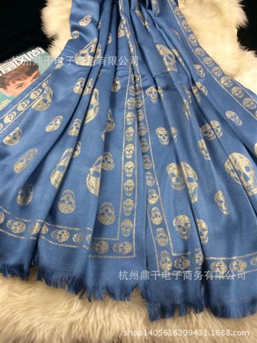 按面料材質(zhì)分類 歐美秋冬外貿(mào)新款骷髏頭金絲圍巾百搭經(jīng)典圍巾披肩牛仔藍(lán)多色入原始圖片2