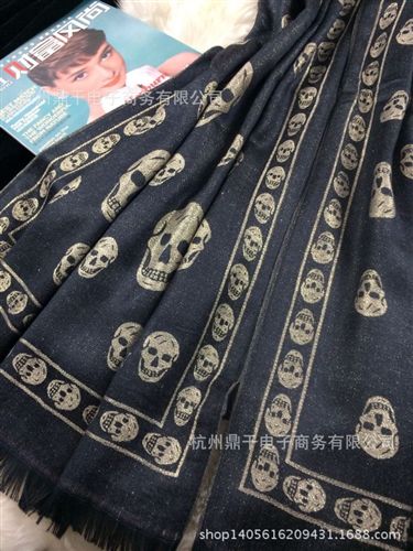 按面料材質(zhì)分類 歐美秋冬外貿(mào)新款骷髏頭金絲圍巾百搭經(jīng)典圍巾披肩牛仔藍(lán)多色入原始圖片3
