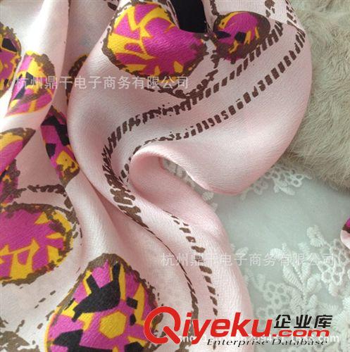 按尺寸分類 熱賣爆款 C粉色涂鴉logo真絲長絲巾 桑蠶絲披肩圍巾女士新款原始圖片3