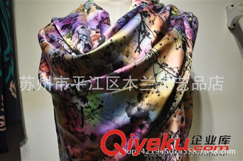 絲綢  緞面長(zhǎng)巾 2015廠家直銷批發(fā) 數(shù)碼噴繪 時(shí)尚優(yōu)雅 桃花花型女士蘇州絲綢圍巾原始圖片3