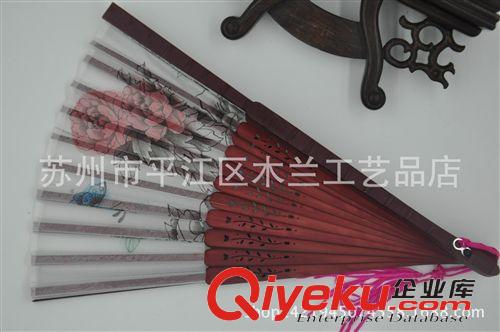 竹節(jié)真絲女扇 蘇州扇子 工藝扇 頭青扇骨 竹節(jié)雕刻真絲女扇 美女 牡丹圖原始圖片3