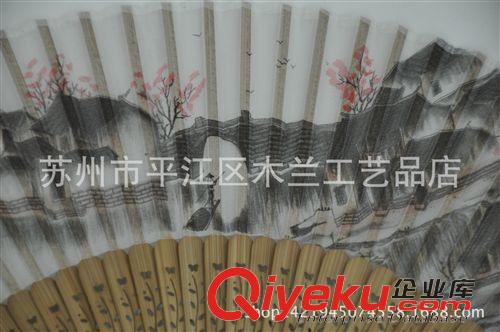 竹節(jié)真絲女扇 蘇州扇子 工藝扇 頭青扇骨 竹節(jié)雕刻真絲女扇 水鄉(xiāng)小橋流水圖原始圖片3