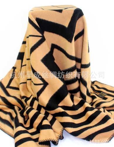 真絲方巾Silk Square Scarves 星星的你的熱銷圍巾 黑黃條紋毛毯圍巾 純正羊毛披肩150*140CM