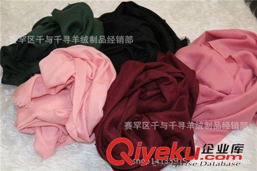 2014年爆款產(chǎn)品 14年B家手繪款荷花新款羊絨圍巾 歐美范兒 cdj批發(fā)