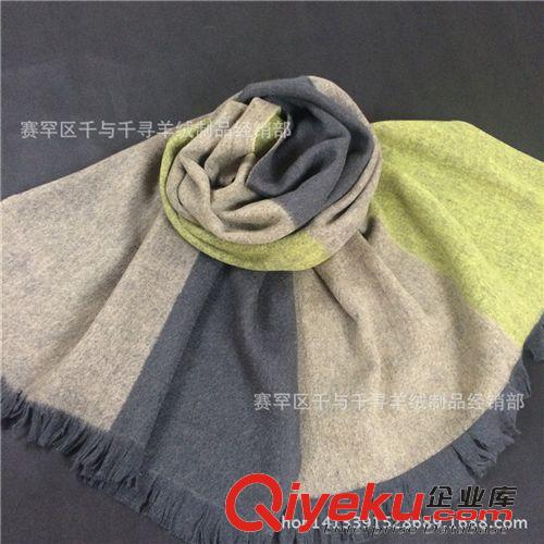 2014年爆款產(chǎn)品 出口原單{bfb}羊羔絨超大規(guī)格歐美范兒彩色塊兒圍巾披肩廠家批發(fā)原始圖片3