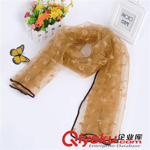 熱銷(xiāo)產(chǎn)品 玻璃紗時(shí)尚韓版新品上新秋冬款花紋圍巾保暖時(shí)尚批發(fā)廠家直銷(xiāo)