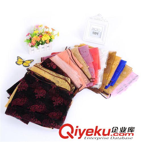 熱銷(xiāo)產(chǎn)品 玻璃紗時(shí)尚韓版新品上新秋冬款花紋圍巾保暖時(shí)尚批發(fā)廠家直銷(xiāo)原始圖片3