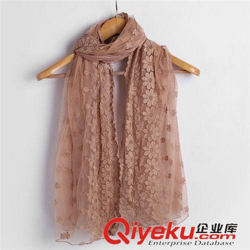 海蒂爆款 新款刺繡小花【條碼】圍巾廠家直銷優質絲皺 批發中gd厚款圍巾