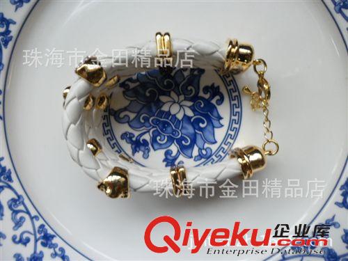 F..女士飾品：時尚飾品 化妝鏡 美容器具 供應(yīng)皮繩鑲嵌心形 梅花帶水晶鍍24K金手鐲 手環(huán)時尚首飾品