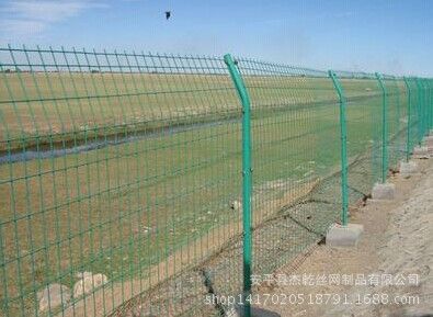 護欄網 廠價銷售果園雙邊絲護欄網，養殖護欄網 池塘防盜護欄網 zyjl