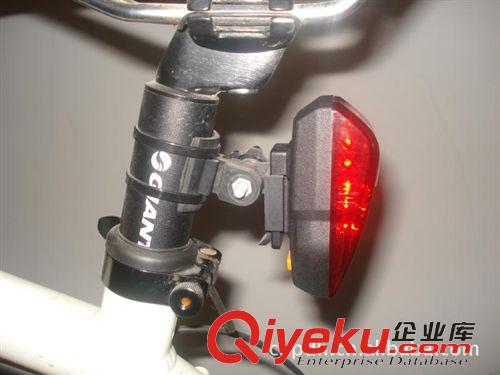 尾燈車燈  激光尾燈 騎影系列2013年新款L06自行車尾燈通用型7種模式 安全燈 車燈原始圖片3