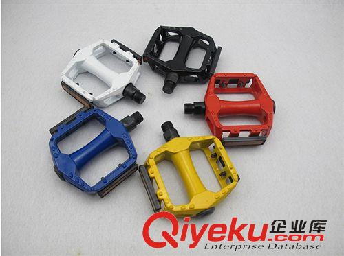 鋁合金 腳踏 B11彩色鋁合金腳踏 單車配件 散珠鋼軸腳蹬 帶反光片原始圖片3