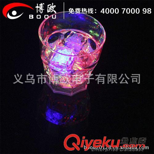 發(fā)光用品、發(fā)光玩具系列 發(fā)光冰塊按開關(guān) 大號(hào)方形七彩LED冰塊 婚慶KTV酒吧萬圣節(jié)用品