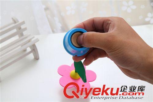 益智玩具 木制益智玩具 木制彈簧搖擺小花 五彩小花木桶 拇指寶寶原始圖片3