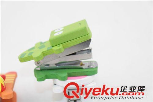 可愛文具 廠家直銷木制迷你訂書機(jī) 卡通創(chuàng)意動(dòng)物訂書器 隨身攜帶 熱賣文具原始圖片2