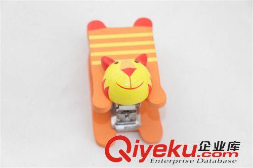 可愛文具 廠家直銷木制迷你訂書機(jī) 卡通創(chuàng)意動(dòng)物訂書器 隨身攜帶 熱賣文具原始圖片3