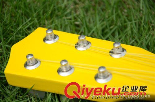 幼兒樂器 景區(qū)地?cái)偀豳u 早教玩具 創(chuàng)意兒童樂器音樂可彈奏卡通木制小吉他原始圖片3