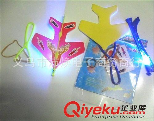 飛碟 新款閃光飛盤 沙灘廣場發(fā)光飛盤玩具 閃光飛碟 旋轉(zhuǎn)飛輪玩具批發(fā)